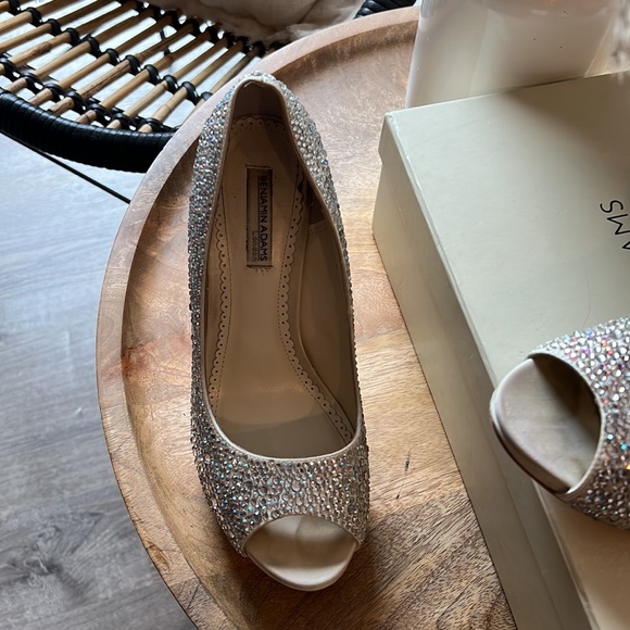 Benjamin Adams Charlize Peep Toe Iridescent Swarovski Heels Pumps Sz 8 - Picture 2 of 6